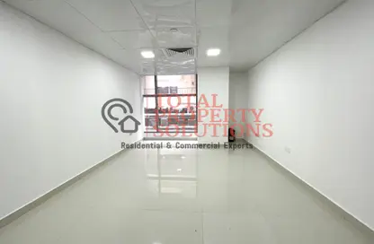 Empty Room image for: Office Space - Studio - 4 Bathrooms for rent in Al Khalidiya - Abu Dhabi, Image 1