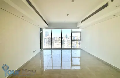 شقة - 2 غرف نوم - 3 حمامات للايجار في شارع الكورنيش - أبوظبي