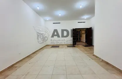 Apartment - 2 Bedrooms - 4 Bathrooms for rent in Hamdan Street - Abu Dhabi