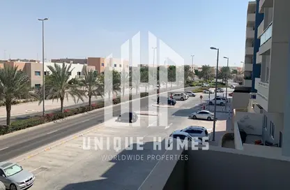 Apartment - 3 Bedrooms - 4 Bathrooms for sale in Tower 11 - Al Reef Downtown - Al Reef - Abu Dhabi