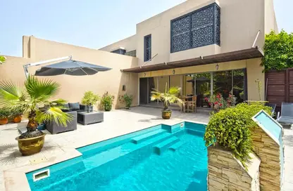 Villa - 4 Bedrooms - 5 Bathrooms for rent in Jumeirah 1 Villas - Jumeirah 1 - Jumeirah - Dubai