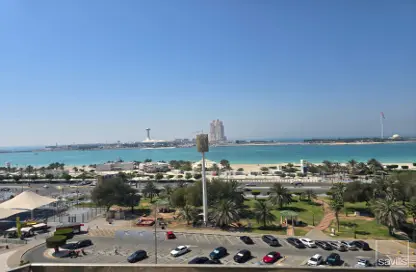 Apartment - 4 Bedrooms - 5 Bathrooms for rent in Al Sahel Tower 2 - Al Sahel Towers - Corniche Road - Abu Dhabi