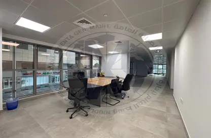 طابق كامل - استوديو - 3 حمامات للايجار في شارع حمدان - أبوظبي طابق كامل - استوديو - 3 حمامات للايجار في شارع حمدان - أبوظبي