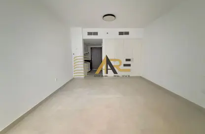 شقة - 1 حمام للايجار في حي نسيج - الجادة - الشارقة شقة - 1 حمام للايجار في حي نسيج - الجادة - الشارقة