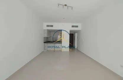 شقة - غرفة نوم - 1 حمام للايجار في مبني اوكسفورد - منطقة 14 - قرية الجميرا سركل - دبي