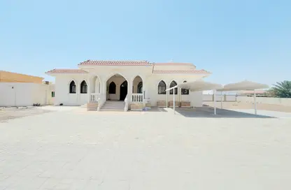 Villa - 4 Bedrooms - 5 Bathrooms for rent in Um Ghaffa - Al Ain