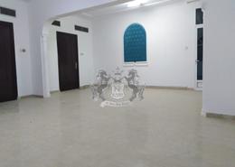 Villa - 4 bedrooms - 5 bathrooms for rent in Al Jimi - Al Ain