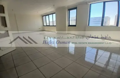 Apartment - 3 Bedrooms - 4 Bathrooms for rent in Airport Road - Abu Dhabi