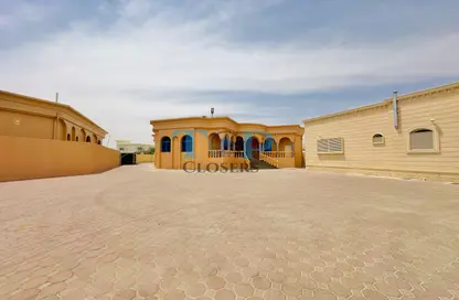 فيلا - 4 غرف نوم - 5 حمامات للايجار في البطين - العين