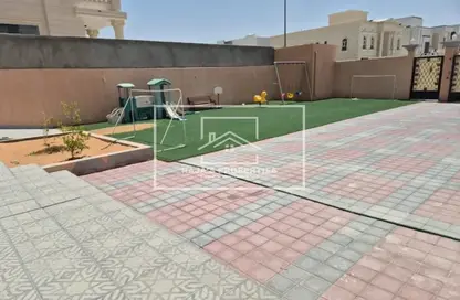 Villa - 5 Bedrooms for rent in Madinat Al Riyad - Abu Dhabi