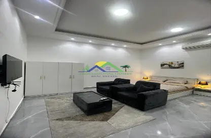 Living Room image for: Apartment - 1 Bathroom for rent in Al Suwaifi - Zakher - Al Ain, Image 1