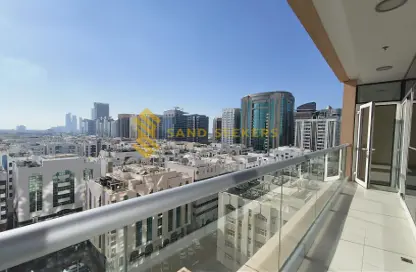 شقة - 3 غرف نوم - 4 حمامات للايجار في يونايتد سكوير - الخالدية - أبوظبي