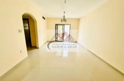 شقة - غرفة نوم - 2 حمامات للايجار في مجمع مويلح - تجارية مويلح - الشارقة
