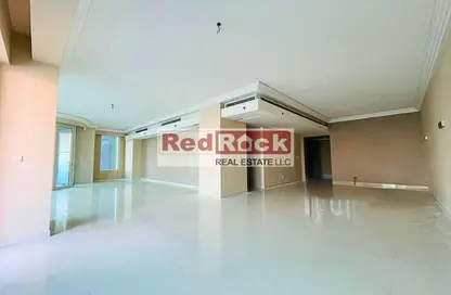 شقة - 4 غرف نوم - 4 حمامات للايجار في كورنيش البحيرة - الشارقة شقة - 4 غرف نوم - 4 حمامات للايجار في كورنيش البحيرة - الشارقة