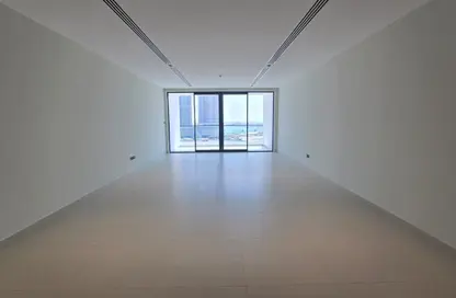 Apartment - 3 Bedrooms - 4 Bathrooms for sale in Al Khan - Sharjah