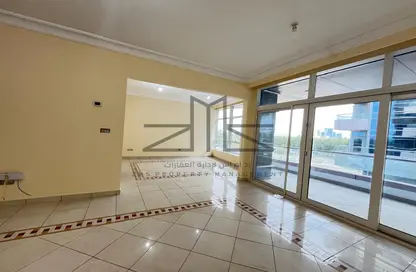 Apartment - 4 Bedrooms - 3 Bathrooms for rent in Khalifa Park - Eastern Road - Abu Dhabi