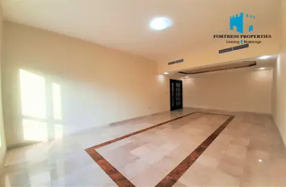 شقة - 2 غرف نوم - 3 حمامات للايجار في برج رويال - شارع حمدان - أبوظبي
