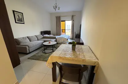 شقة - 1 حمام للايجار في مساكن النخبة رقم 6 - مساكن النخبة الرياضية - مدينة دبي الرياضية - دبي