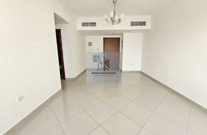 شقة - غرفة نوم - 1 حمام للايجار في شارع التعاون الجديد - التعاون - الشارقة