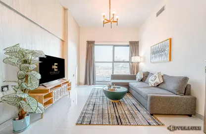 صورة لـ غرفة المعيشة شقة - غرفة نوم - 1 حمام للايجار في لاونز لدانوب - المدينة الدولية - دبي ، صورة رقم 1