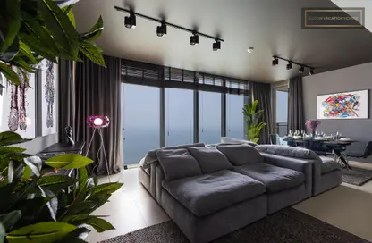 Living Room image for: Apartment - 3 Bedrooms - 3 Bathrooms for rent in 5242 - Dubai Marina - Dubai, Image 1