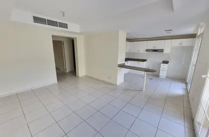 Villa - 2 Bedrooms - 3 Bathrooms for rent in Springs 2 - The Springs - Dubai