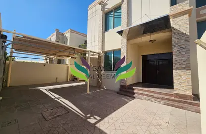 Villa - 5 Bedrooms - 4 Bathrooms for rent in Al Manara - Dubai