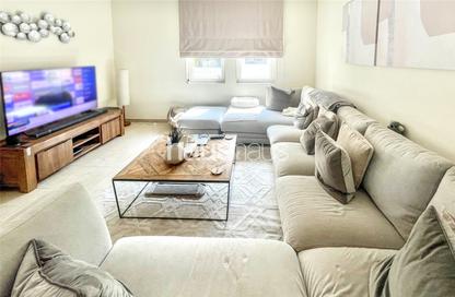 Villa - 3 Bedrooms - 4 Bathrooms for rent in Regional - Jumeirah Park - Dubai