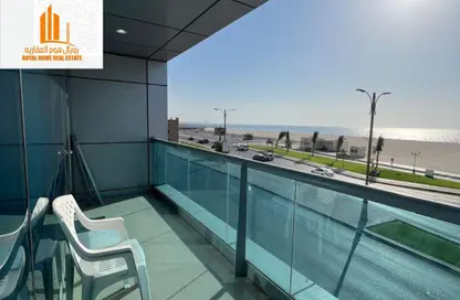 شقة - غرفة نوم - 2 حمامات للبيع في برج الكورنيش - طريق كورنيش عجمان - عجمان