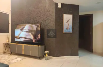 شقة - غرفة نوم - 2 حمامات للبيع في أورينت تاور 1 - أورينت تاور - البستان - عجمان