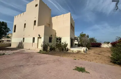 فيلا - 4 غرف نوم - 6 حمامات للايجار في فلل قرية الحمرا - قرية الحمرا - رأس الخيمة