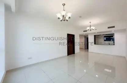شقة - 2 غرف نوم - 2 حمامات للايجار في ماجيستك تاور - شارع الابراج - الخليج التجاري - دبي