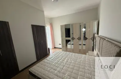 شقة - غرفة نوم - 2 حمامات للايجار في برج روكان B - برج روكان - روكان - دبي لاند - دبي