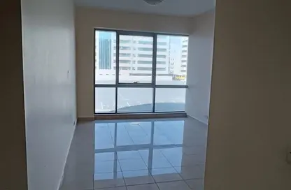 Apartment - 3 Bedrooms - 3 Bathrooms for rent in Silver Sands 2 - Mankhool - Bur Dubai - Dubai