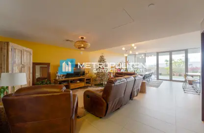 Living Room image for: Townhouse - 4 Bedrooms - 5 Bathrooms for sale in Building E - Al Zeina - Al Raha Beach - Abu Dhabi, Image 1