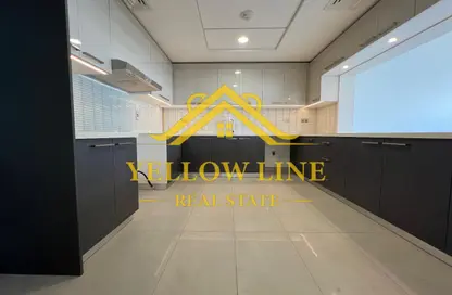 شقة - 4 غرف نوم - 5 حمامات للايجار في مساكن لامار - برج السيف - شاطئ الراحة - أبوظبي