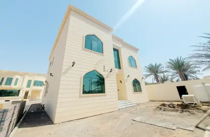 فيلا - 5 غرف نوم - 7 حمامات للايجار في السروج - العين