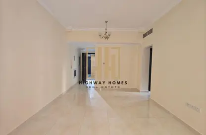 شقة - غرفة نوم - 2 حمامات للايجار في مجمع مويلح - تجارية مويلح - الشارقة