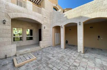 Villa - 4 Bedrooms - 5 Bathrooms for rent in Mushrif Gardens - Al Mushrif - Abu Dhabi