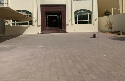 Villa - 6 Bedrooms - 6 Bathrooms for rent in Shakhbout City - Abu Dhabi