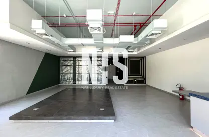 Shop - Studio for rent in United Square - Al Khalidiya - Abu Dhabi