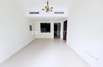 شقة - غرفة نوم - 2 حمامات للايجار في غلوبال غولف ريزيدنس 2 - مدينة دبي الرياضية - دبي