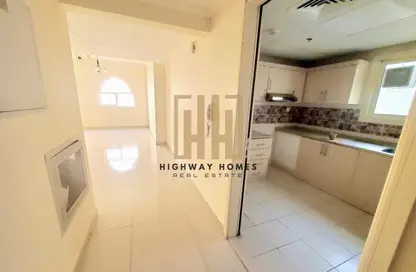 شقة - غرفة نوم - 2 حمامات للايجار في يو أو إس - تجارية مويلح - الشارقة