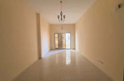 شقة - 2 غرف نوم - 2 حمامات للايجار في برج بحيرة الإمارات 1 - أبراج بحيرة الإمارات - مدينة الإمارات - عجمان