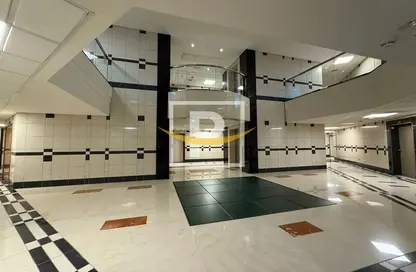 مكتب - استوديو - 1 حمام للايجار في عمارة الزمرده - الكرامة - دبي