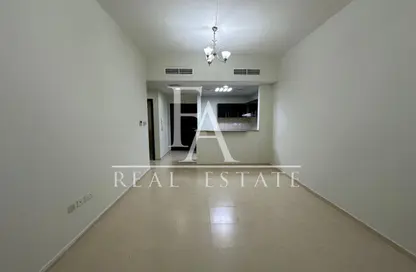 Apartment - 2 Bedrooms - 3 Bathrooms for rent in Tala 2 - Queue Point - Dubai Land - Dubai