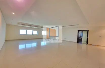 Empty Room image for: Apartment - 4 Bedrooms - 5 Bathrooms for rent in Silver Wave Tower - Al Mina - Abu Dhabi, Image 1
