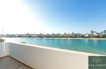 Villa - 4 Bedrooms - 5 Bathrooms for rent in Garden Homes Frond E - Garden Homes - Palm Jumeirah - Dubai