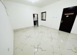 صورةغرفة فارغة لـ: Studio - 1 حمام للكراء في بناء المستشفى العالمي - شارع المطار - أبوظبي, صورة 1