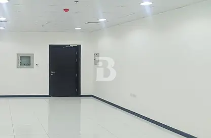 Empty Room image for: Office Space - Studio - 1 Bathroom for rent in Tamani Art Tower - Business Bay - Dubai, Image 1